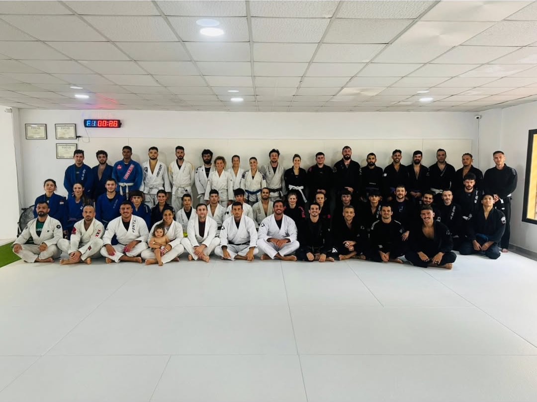 Alunos, professores e filiais da Focus Jiu-Jitsu reunidos no tatami